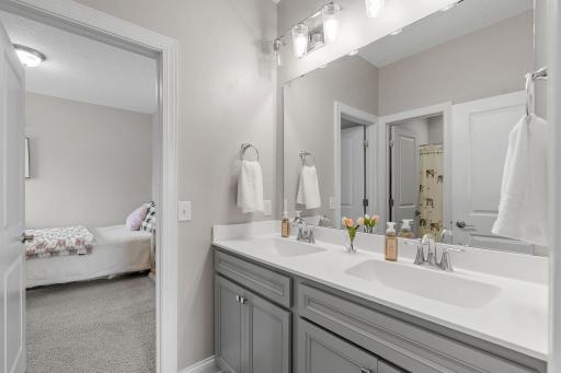 Upper Level w/ 9' ceilings, 4 Bedrooms & 3 Bathrooms
