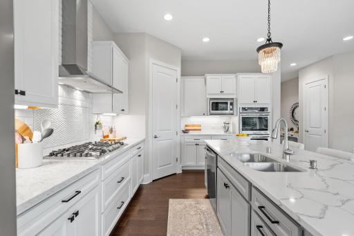 Gourmet Kitchen w/ oversized island, quartz, SS apps + pantry