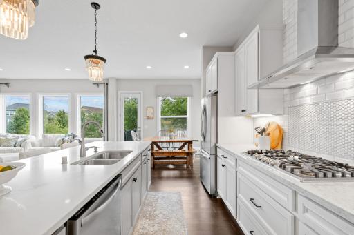 Gourmet Kitchen w/ oversized island, quartz, SS apps + pantry