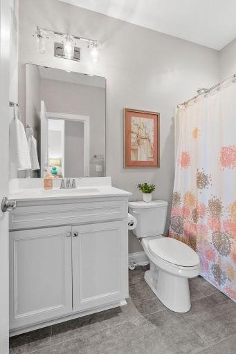 Upper Level w/ 9' ceilings, 4 Bedrooms & 3 Bathrooms