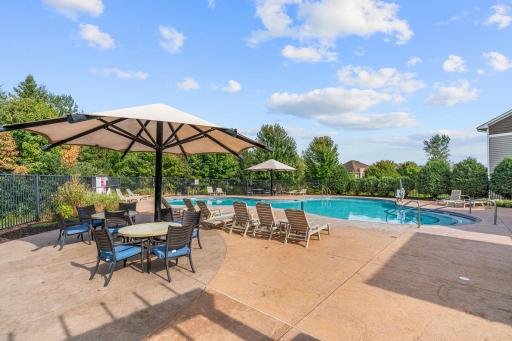 The Enclave at Medina w/ STUNNING community pool + clubhouse