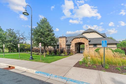 The Enclave at Medina w/ STUNNING community pool + clubhouse