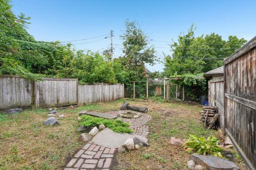 355 Bates Avenue, Saint Paul, MN 55106