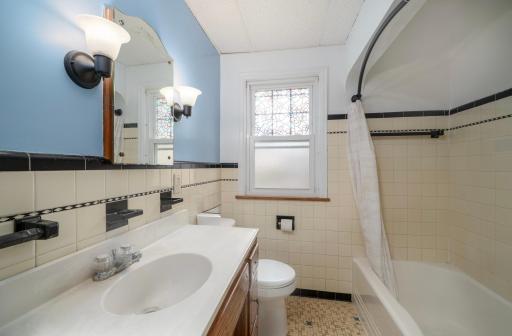 899 Parkview Avenue, Saint Paul, MN 55117