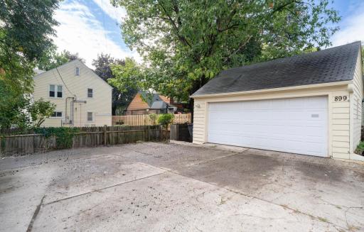 899 Parkview Avenue, Saint Paul, MN 55117
