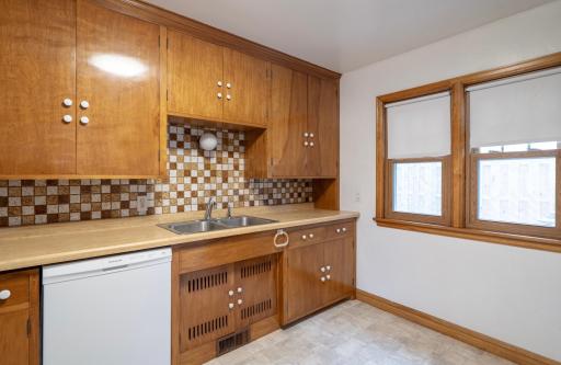 899 Parkview Avenue, Saint Paul, MN 55117