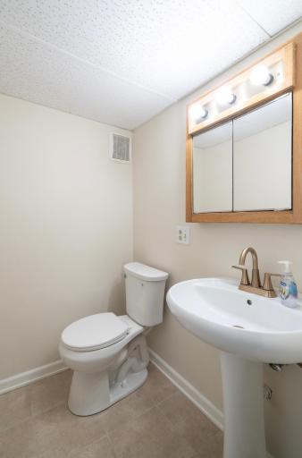 899 Parkview Avenue, Saint Paul, MN 55117