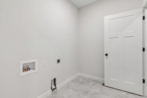 Walk through from Primary WIC to Laundry Room