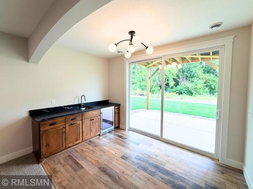 Lower Level Wet Bar/Walkout