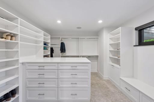 Owners Closet 01.jpg
