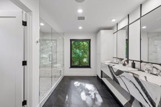 Owners Bath 01.jpg