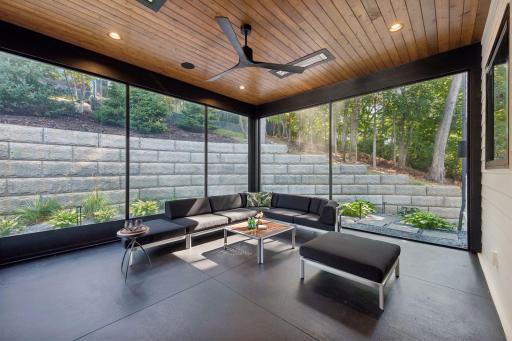 Screen Porch 01.jpg