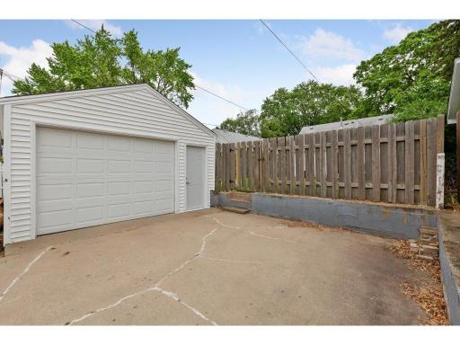 2832 Florida Avenue S, Saint Louis Park, MN 55426