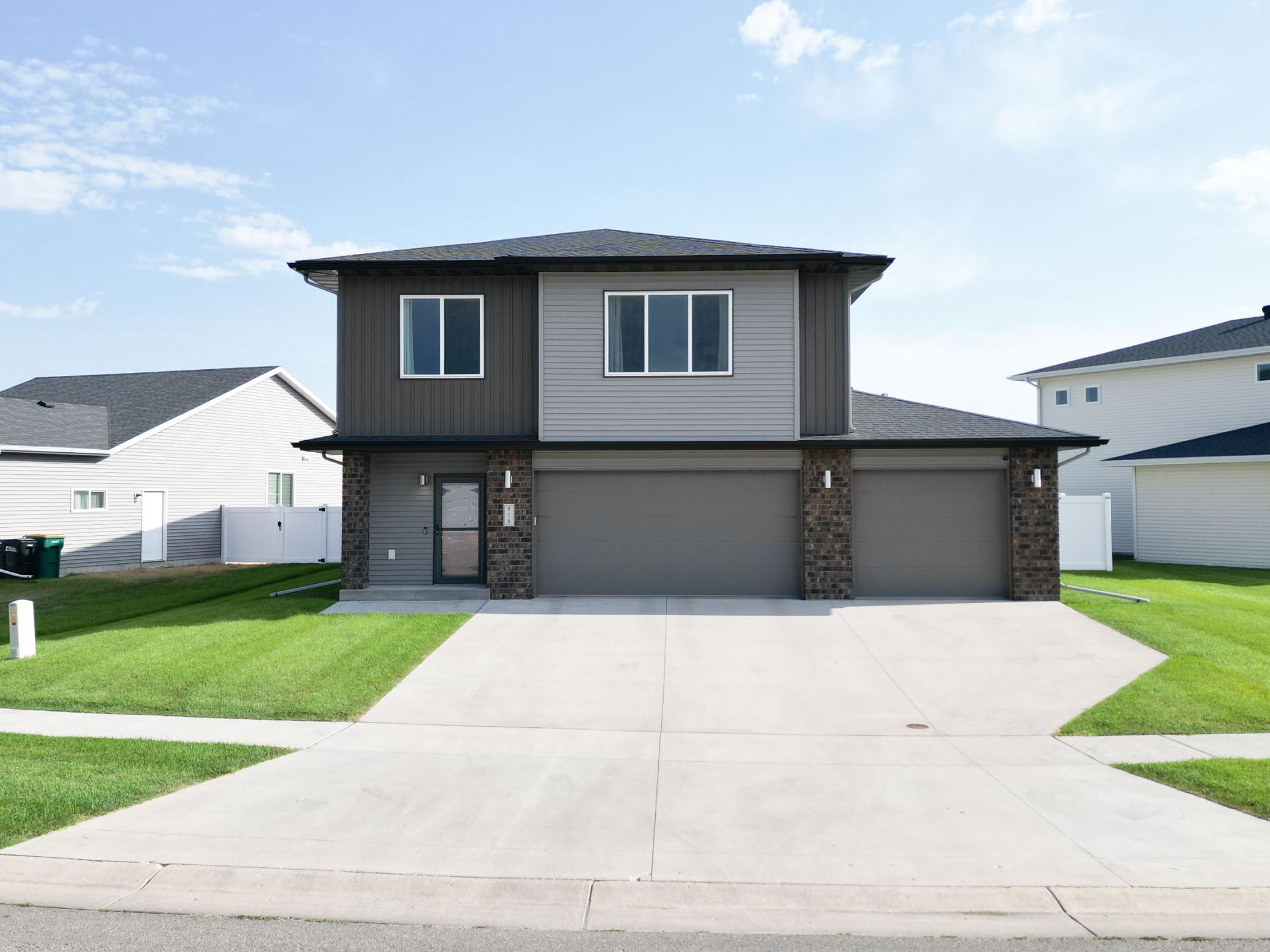818 ALBERT Drive W, West Fargo, ND 58078