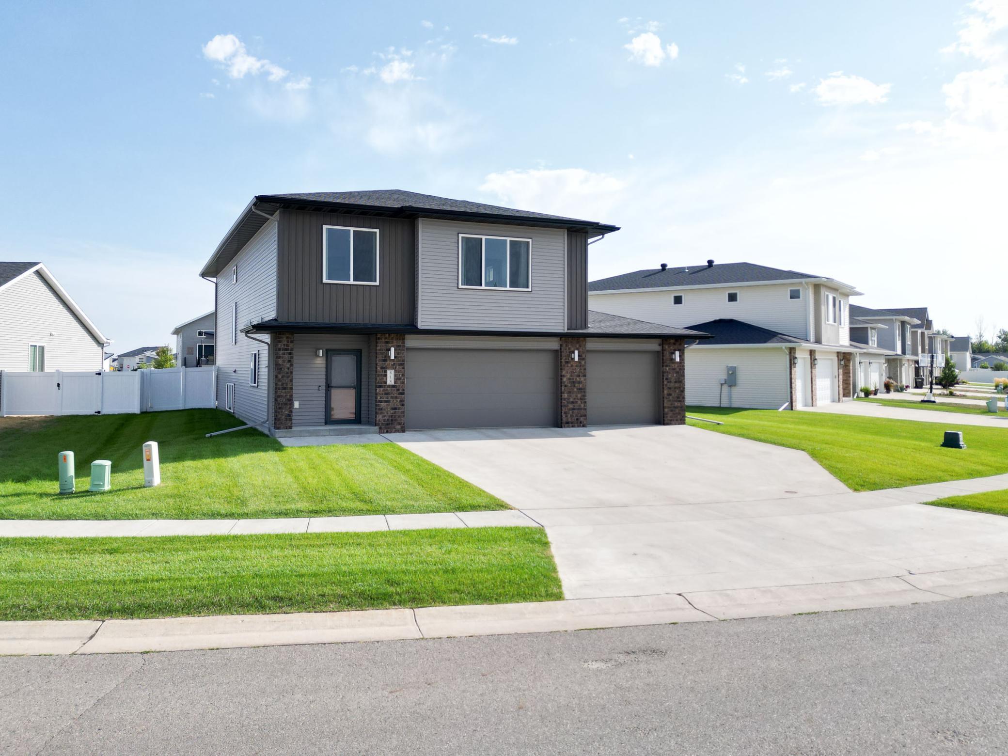 L2P002-818 Albert Dr W West Fargo.jpg