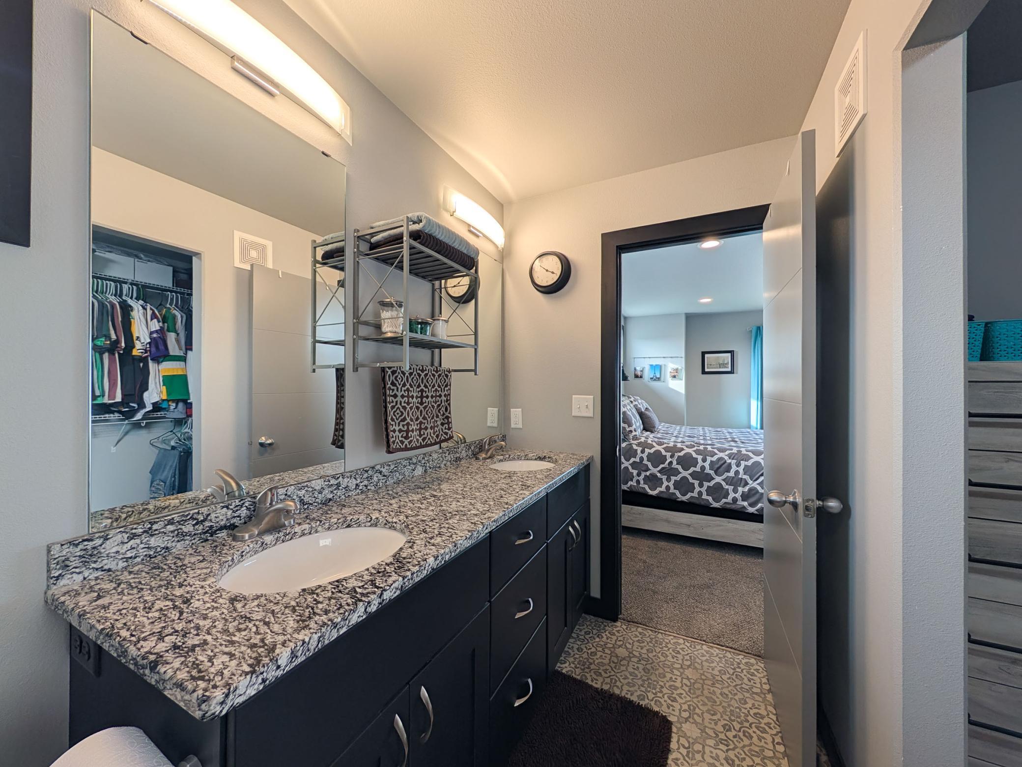 L2P043-818 Albert Dr W West Fargo.jpg