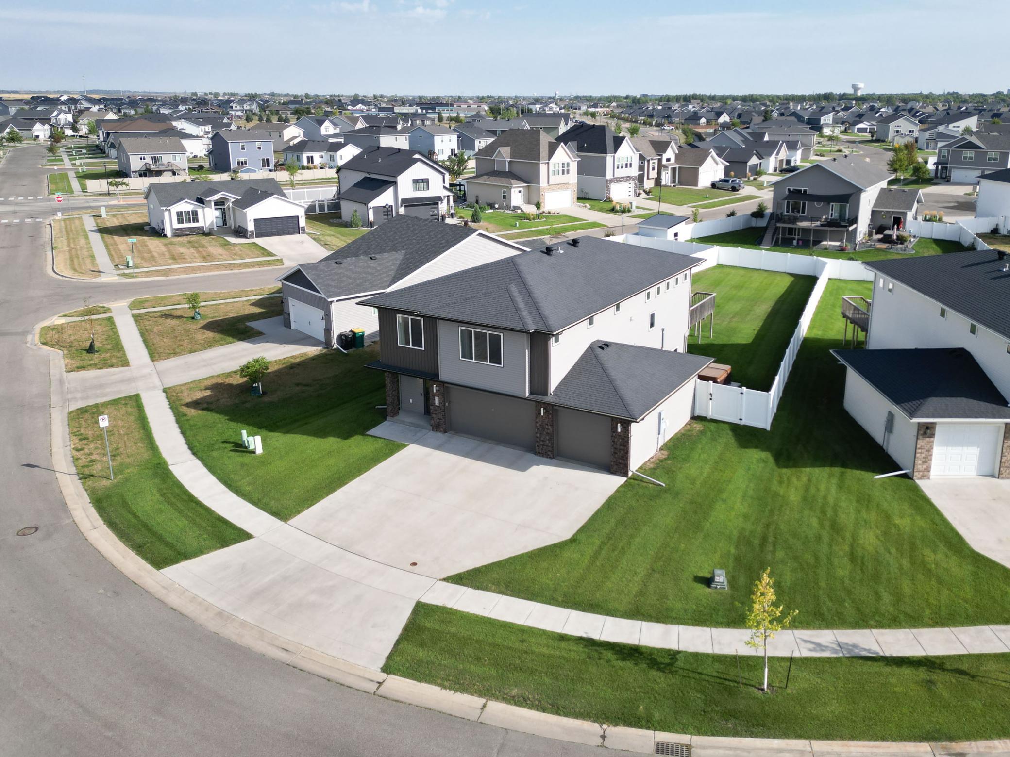 L2P011-818 Albert Dr W West Fargo.jpg