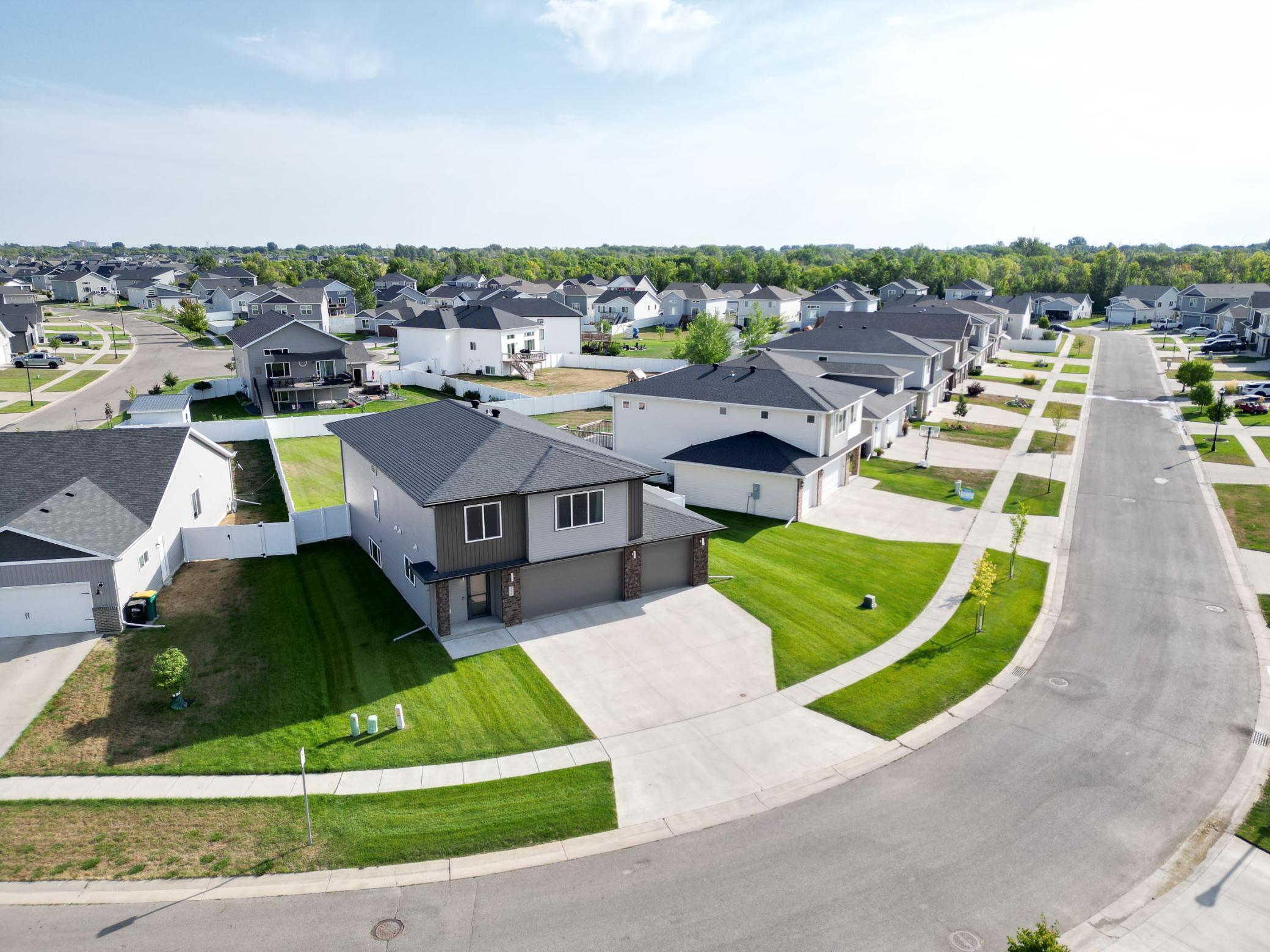 L2P010-818 Albert Dr W West Fargo.jpg