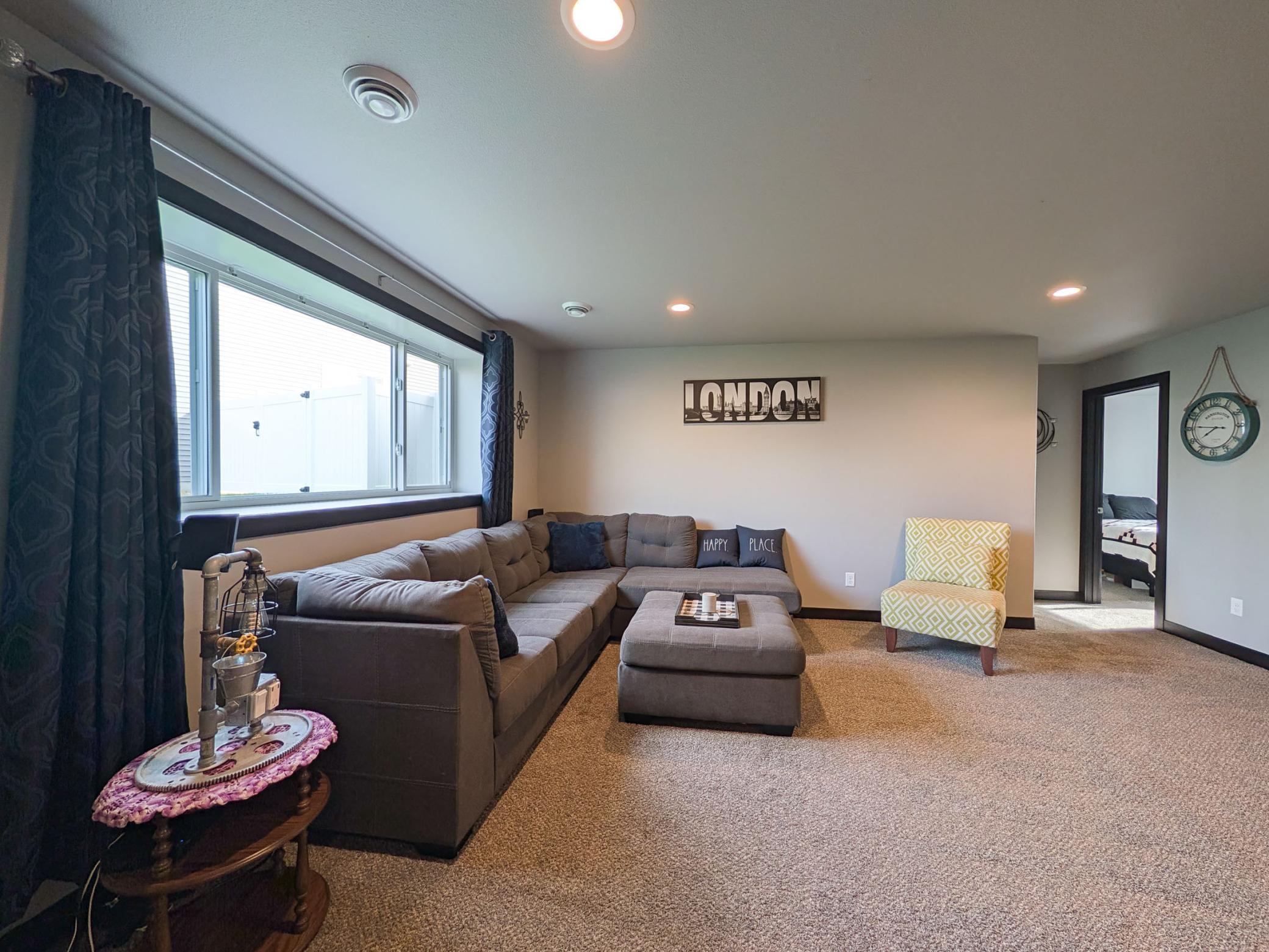 L2P047-818 Albert Dr W West Fargo.jpg