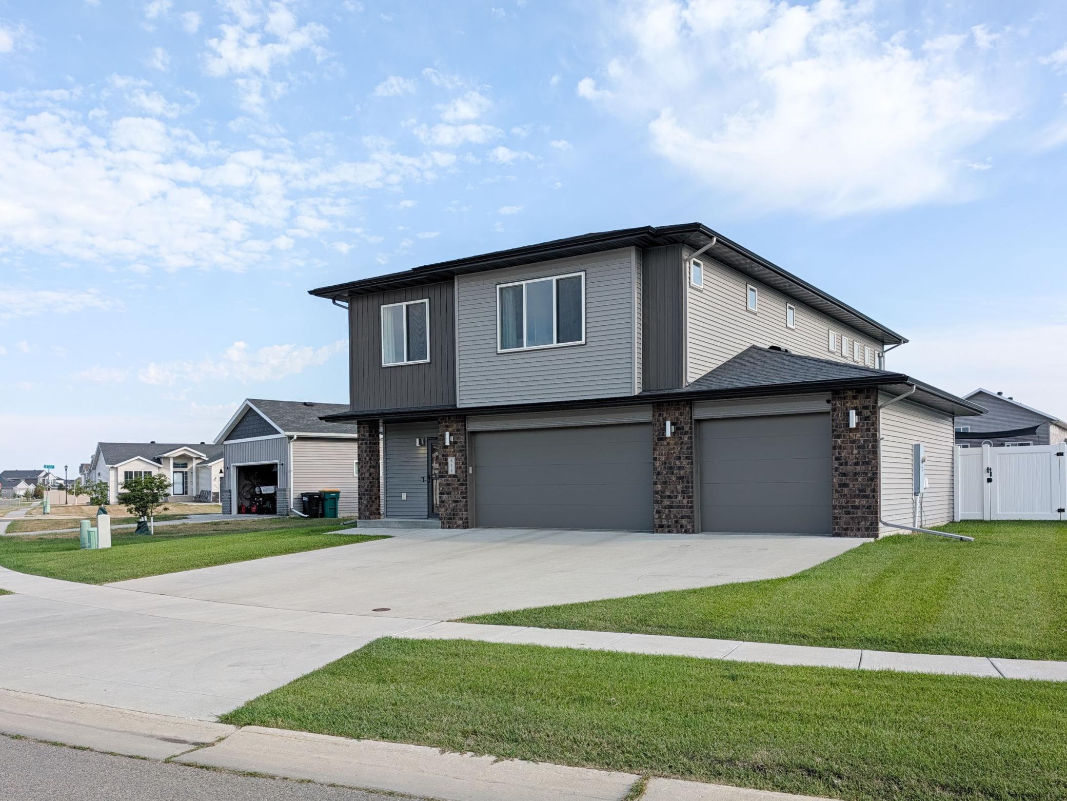 L2P004-818 Albert Dr W West Fargo.jpg
