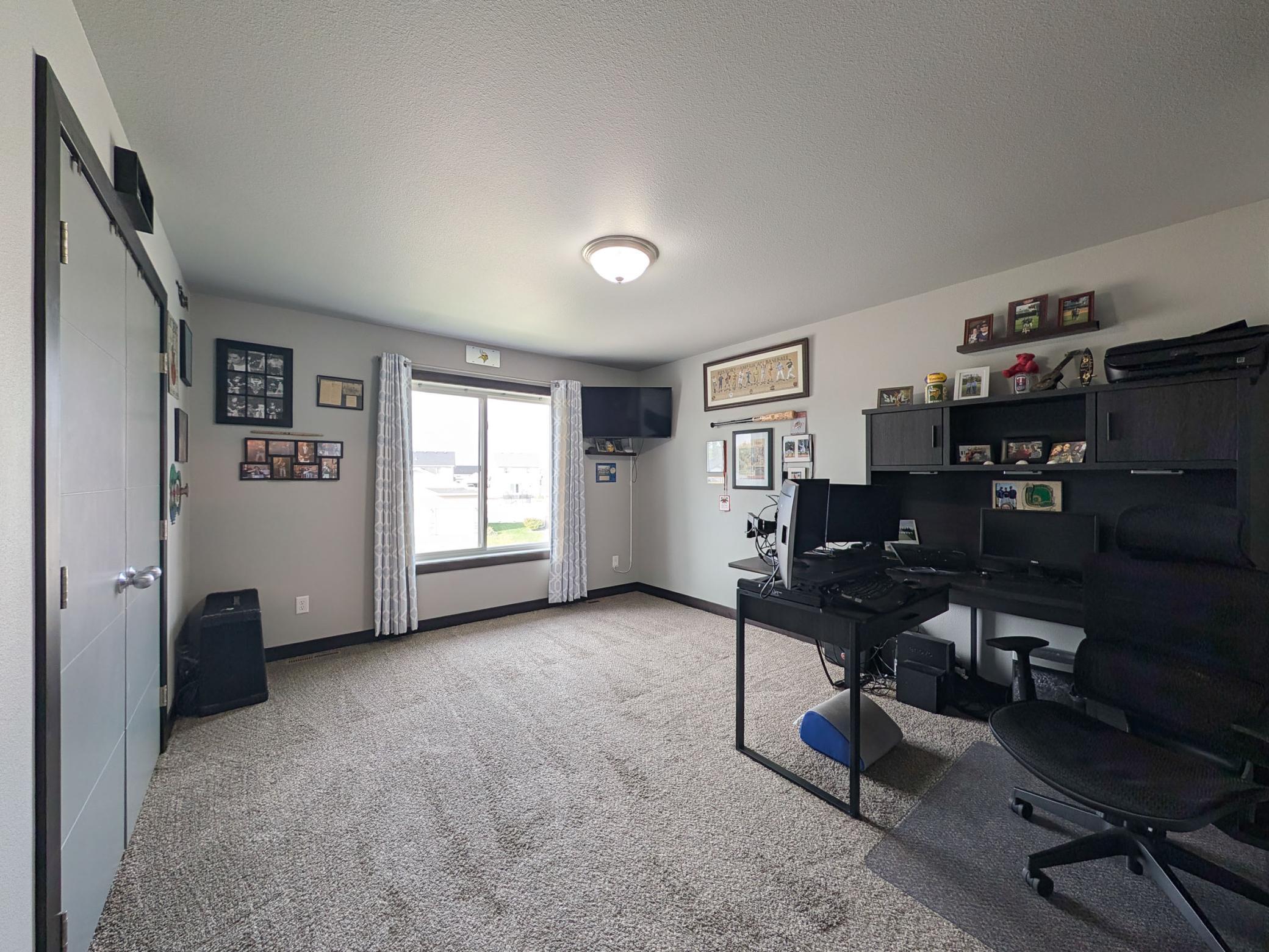 L2P035-818 Albert Dr W West Fargo.jpg
