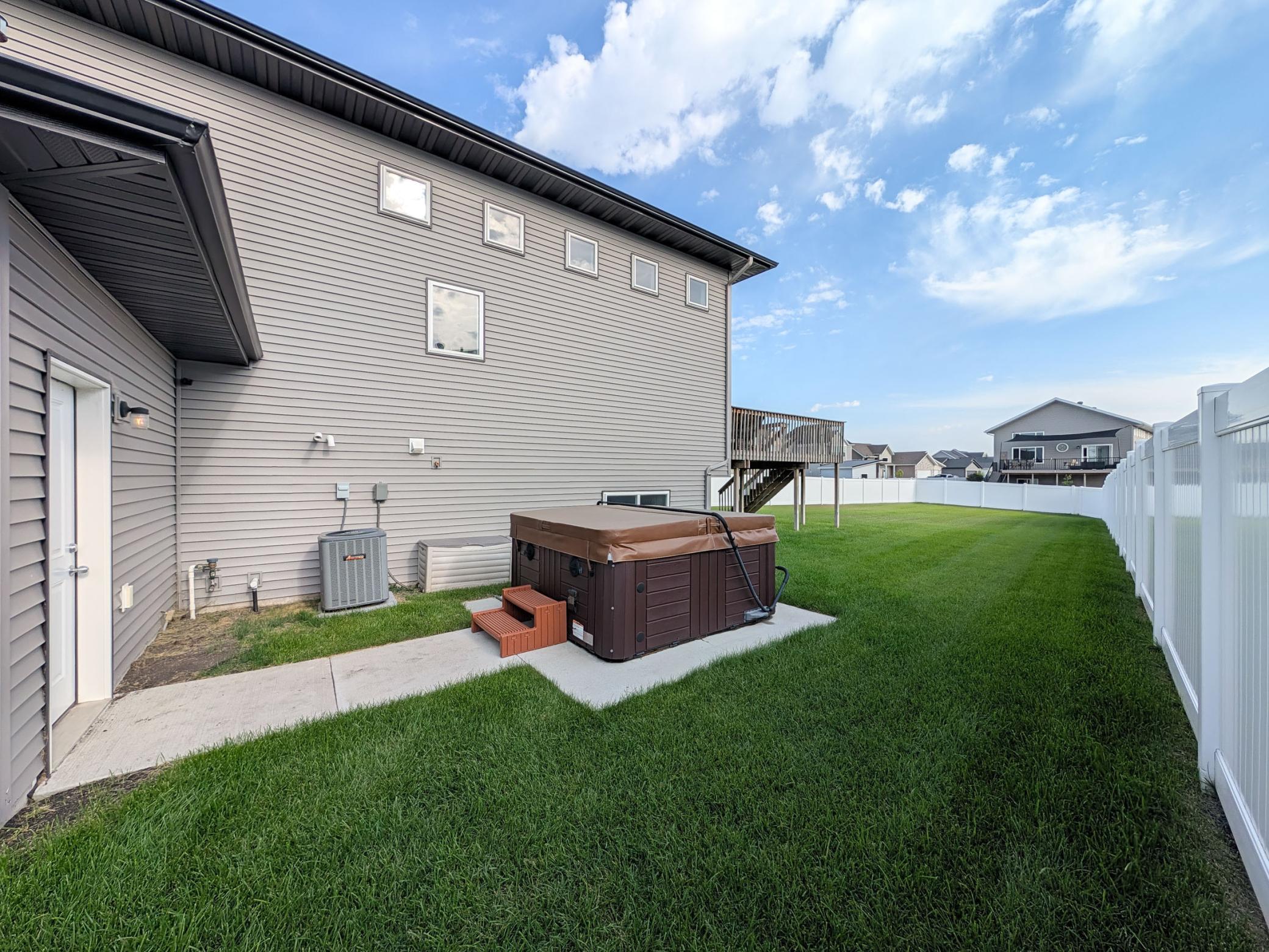 L2P005-818 Albert Dr W West Fargo.jpg