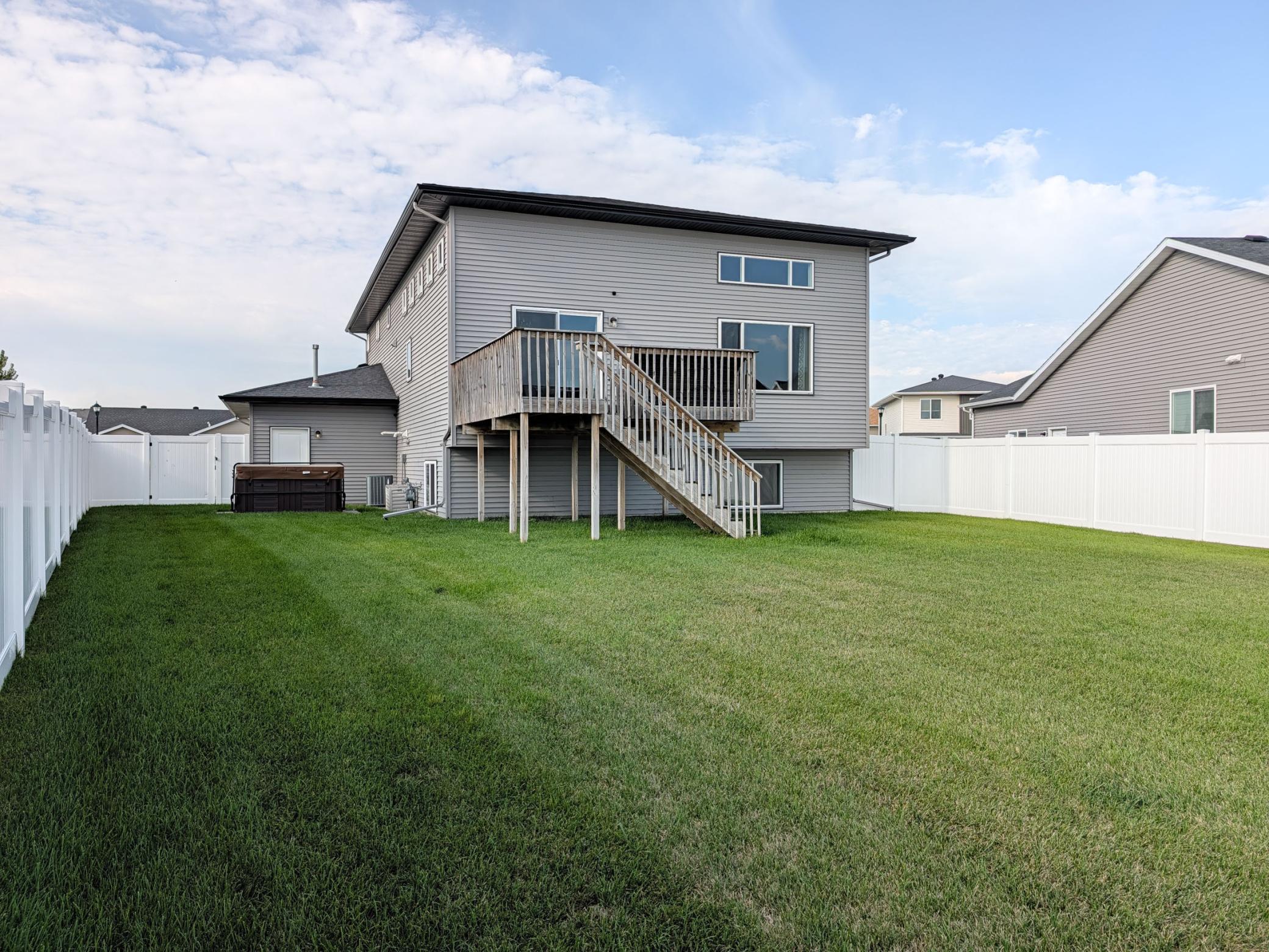 L2P006-818 Albert Dr W West Fargo.jpg