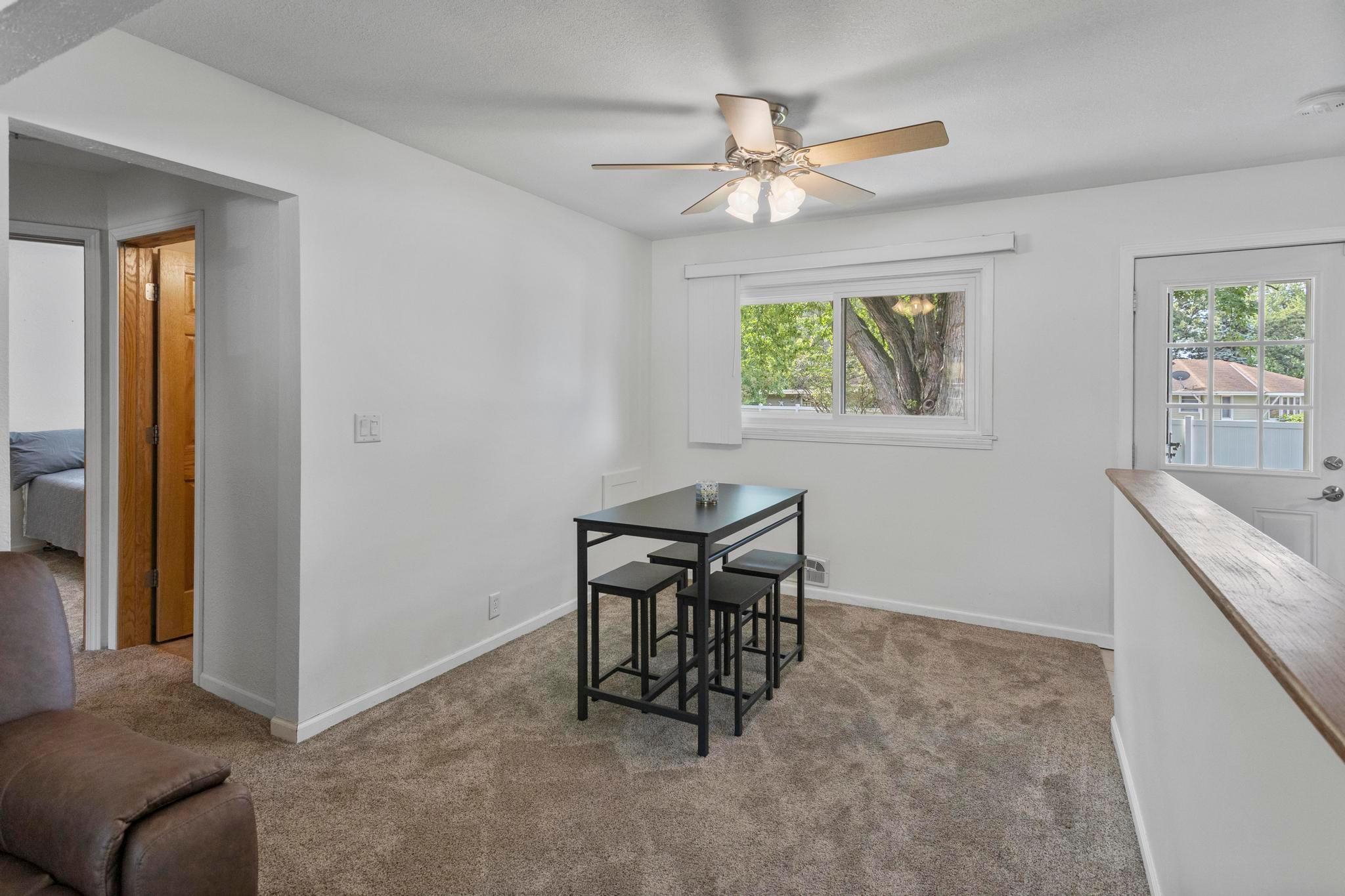Informal dining that accommodates your hosting needs