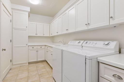 301 Kenwood Parkway, 502, Minneapolis, MN 55403