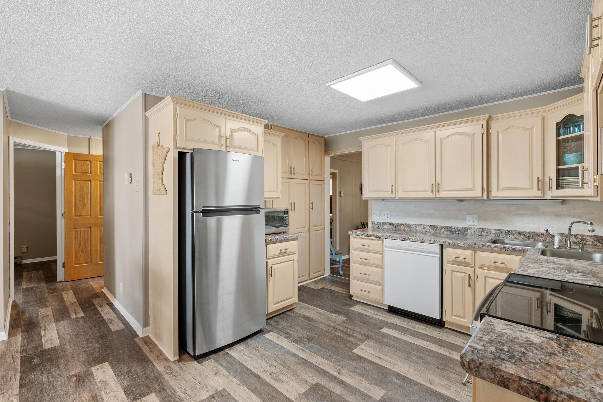 42-web-or-mls-11426 54th St SE-42.jpg