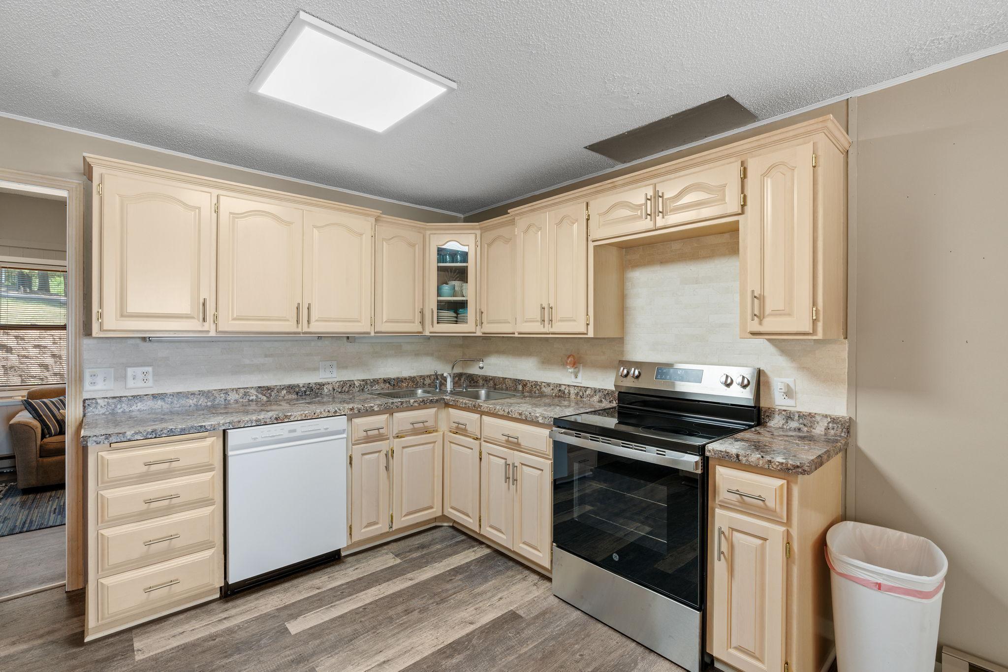 41-web-or-mls-11426 54th St SE-41.jpg