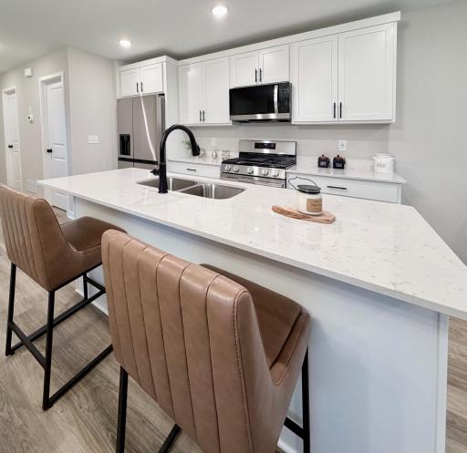 7077 Kittredge Lane NE, Albertville, MN 55301