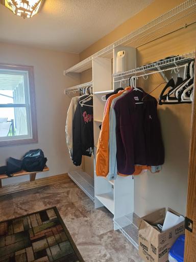 Entry coatroom