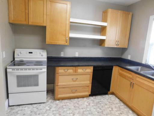 606 5th Street S, Moorhead, MN 56560