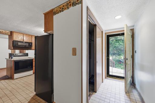 1045 Mcknight Road S, Saint Paul, MN 55119