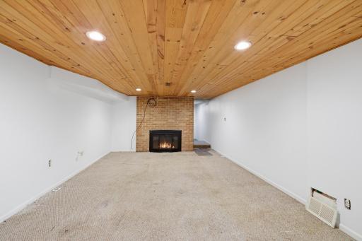 1045 Mcknight Road S, Saint Paul, MN 55119