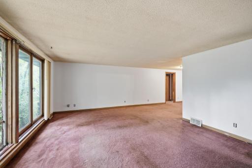 1045 Mcknight Road S, Saint Paul, MN 55119