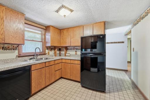 1045 Mcknight Road S, Saint Paul, MN 55119