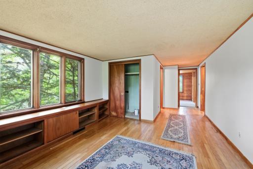 1045 Mcknight Road S, Saint Paul, MN 55119