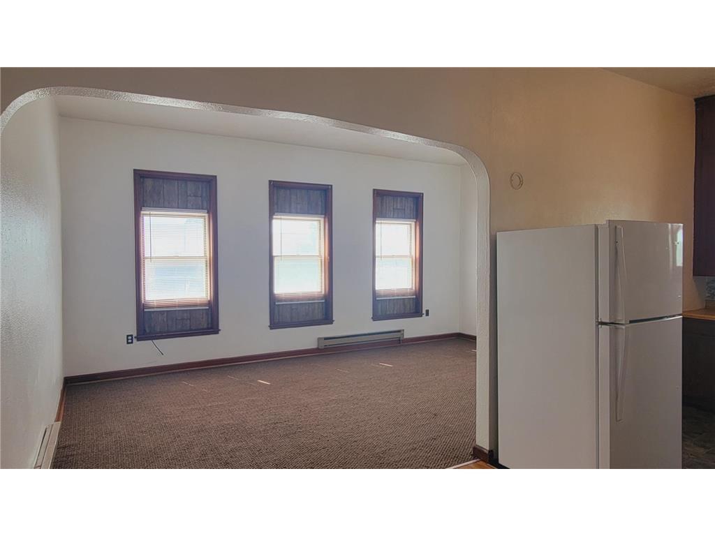Kitchen-to-Living Flow Highlighted by Architectural Archway