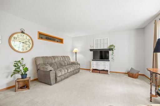 2211 Saddlebrook Road, Buffalo, MN 55313
