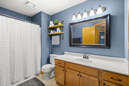 Upper level bathroom for the primary bedroom