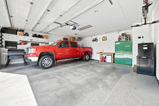 Heated & insulated Garage - Approx 24'x24' - will fit even the BIG pickups and SUV's!