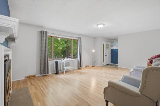 06-Living Room.jpg