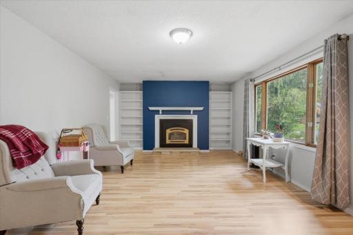 04-Living Room.jpg