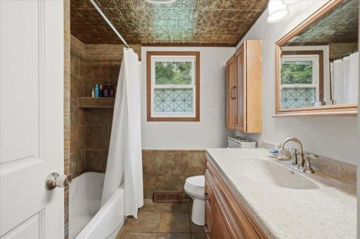 25-Bath 1.jpg