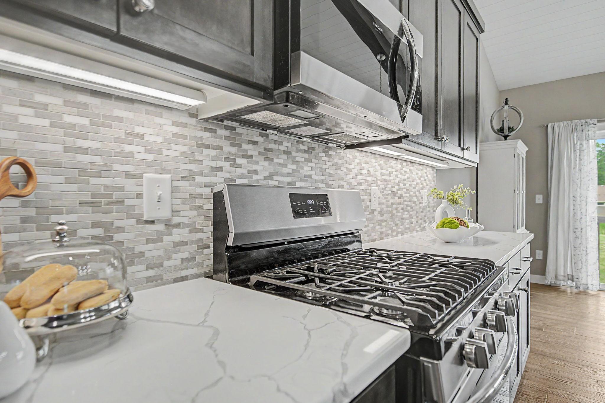 Gorgeous granite counters & tile backsplash!!