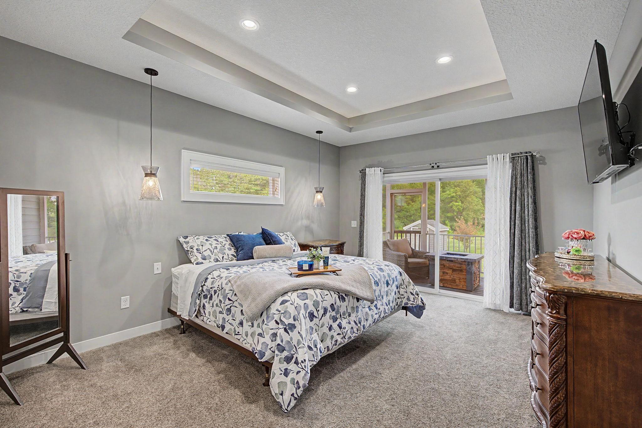 Primary bedroom suite w/screened porch!