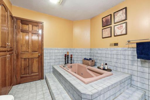Relax in the jacuzzi tub!