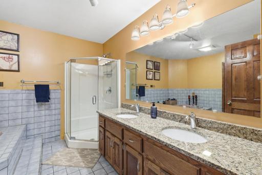 Spacious walk-thru master bath w/double sinks